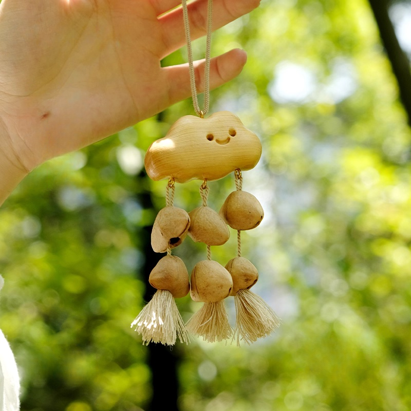 Cloud-shaped hanging bell