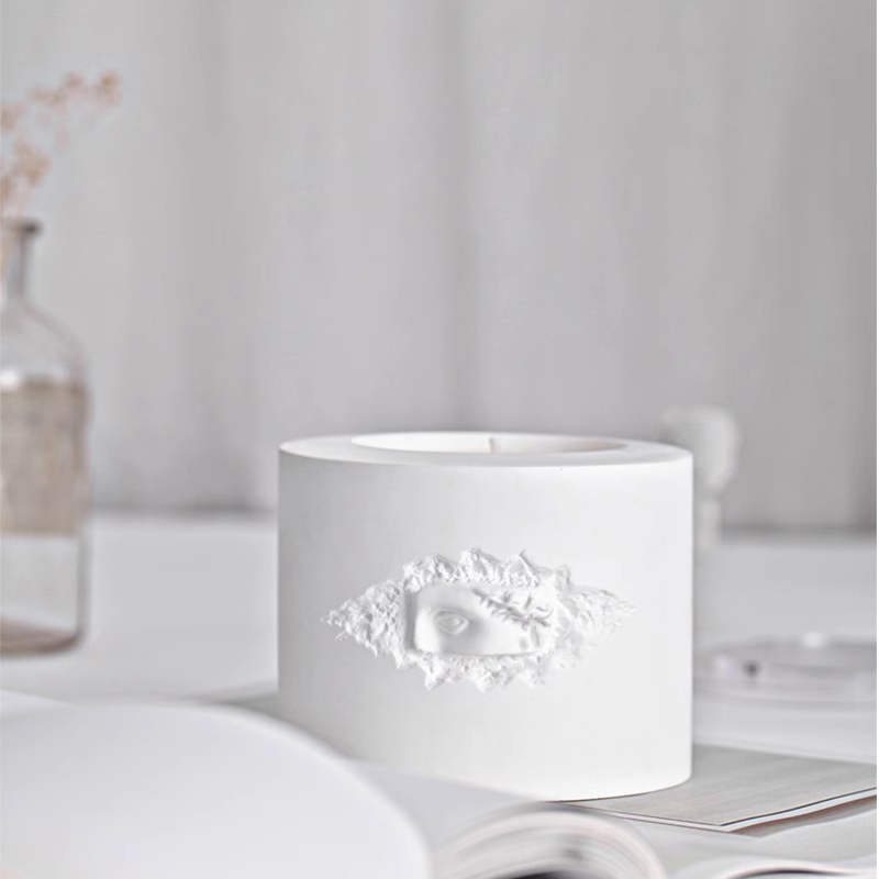 Creative aromatherapy candle