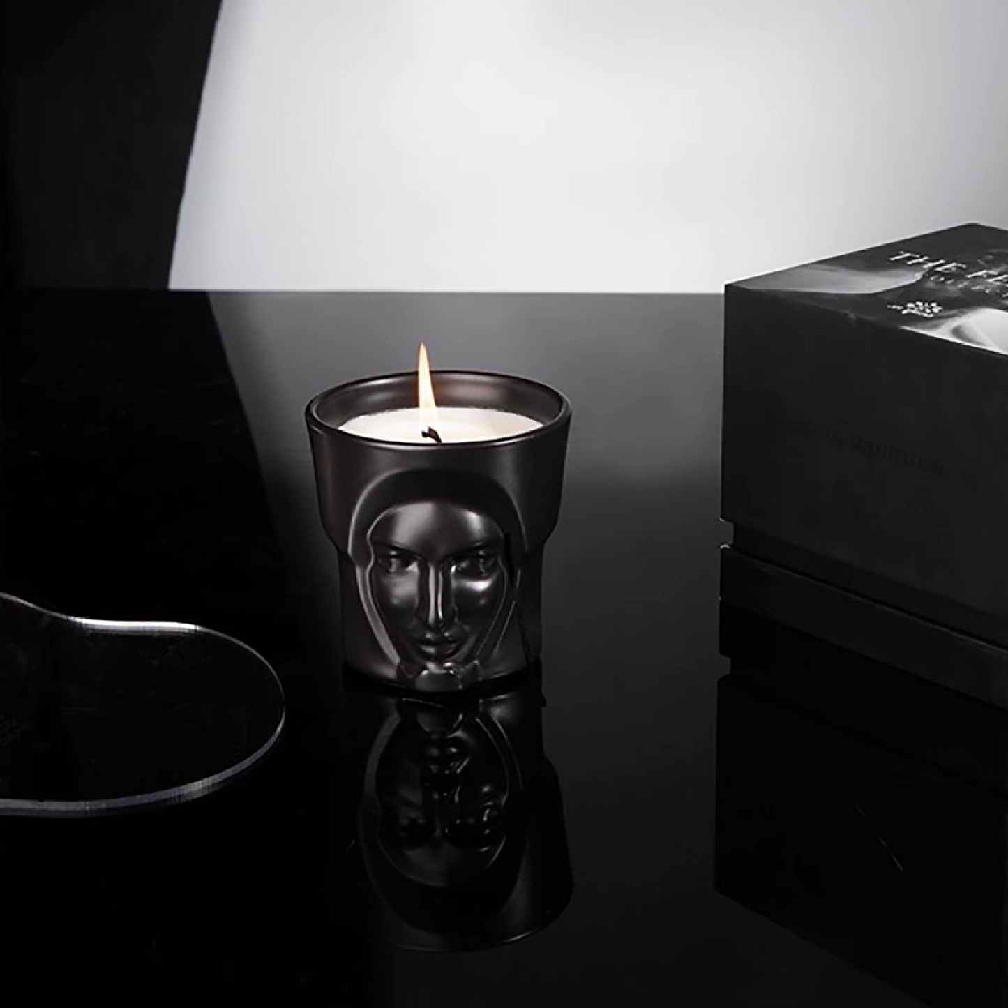 Minimalist black aromatherapy candle