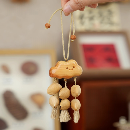 Cloud-shaped hanging bell